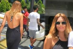 Με καυτό εξώπλατο και αγκαλιά με τον Σ. Γκέντσογλου βγήκε από το μαιευτήριο η Αγγελική Ηλιάδη