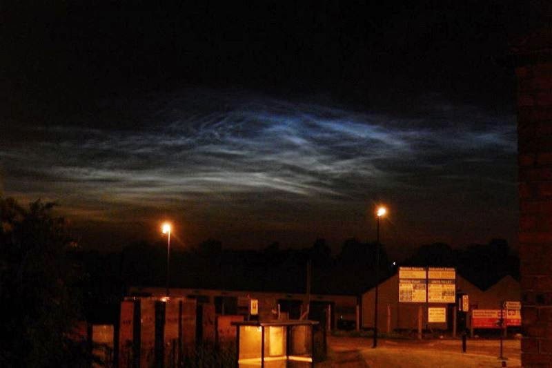 Βρετανία: Ανεξήγητο φαινόμενο στο νυχτερινό ουρανό - Φωτογραφία 1