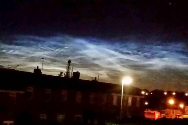 Βρετανία: Ανεξήγητο φαινόμενο στο νυχτερινό ουρανό - Φωτογραφία 8