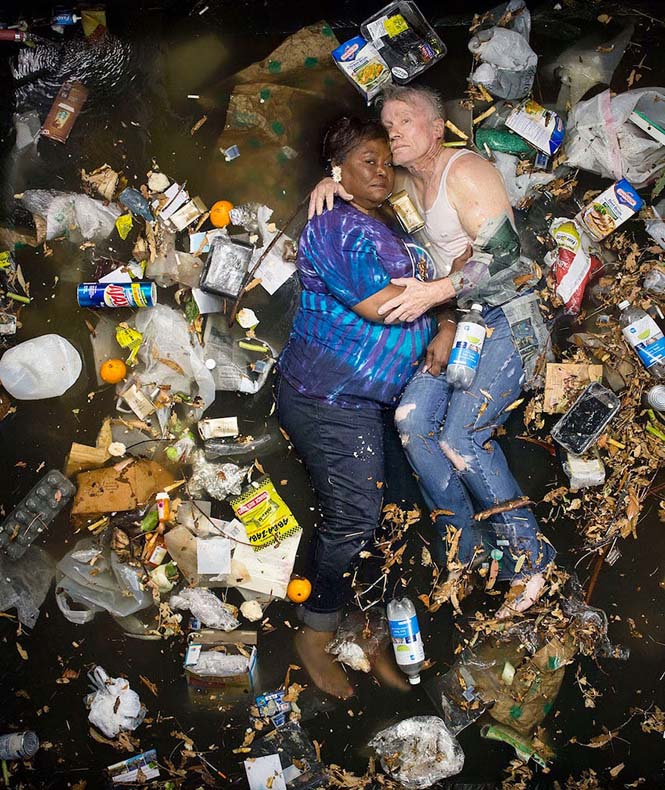 Ακατάλληλο για υποχόνδριους: Άνθρωποι φωτογραφίζονται με τα σκουπίδια μιας εβδομάδας - Φωτογραφία 11