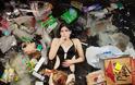 Ακατάλληλο για υποχόνδριους: Άνθρωποι φωτογραφίζονται με τα σκουπίδια μιας εβδομάδας - Φωτογραφία 12
