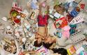 Ακατάλληλο για υποχόνδριους: Άνθρωποι φωτογραφίζονται με τα σκουπίδια μιας εβδομάδας - Φωτογραφία 2