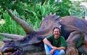 Ο Σπίλμπεργκ κυνηγά δεινόσαυρους σύμφωνα με χρήστες του Facebook! - Φωτογραφία 1