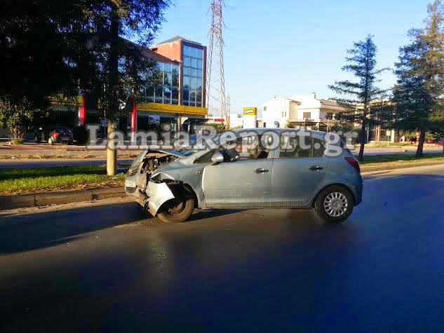 Δείτε πως έγινε το αμάξι! Τράκαρε σε δέντρο μετά από αναγκαστικό ελιγμό! [photos] - Φωτογραφία 3