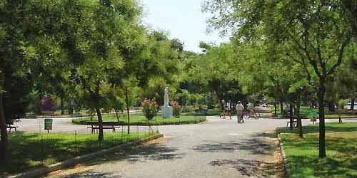 Σοκ στο πάρκο της Κατερίνης : Ανώμαλος αυνανίζεται μπροστά σε ανήλικα παιδιά - Φωτογραφία 1