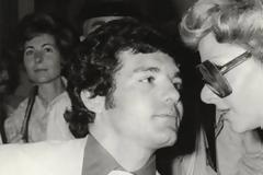 Θ.ΒΕΝΑΡΔΟΣ: Ο ληστής με τις γλαδιόλες που «αγάπησε» όλη η Ελλάδα