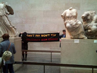 Συμβολική διαμαρτυρία κατά των μέτρων λιτότητας στο Βρετανικό Μουσείο - Φωτογραφία 1