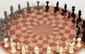 ΦΩΤΟ: Σκάκι για… τρεις παίκτες!
