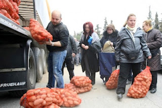 Σάββατο 28/04/2012 το κίνημα της πατάτας στη Μυτιλήνη - Φωτογραφία 1
