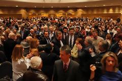 Τα Πασοκοζόμπι δεν είναι χορτοφάγα...θέλουν κι άλλο αίμα...Δείτε φώτο από την συγκέντρωση του Παπουτσή..