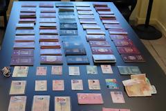 Αφγανικό παρασκευαστήριο διαβατηρίων έκλεισε η αστυνομία στον Άγιο Παντελεήμονα.