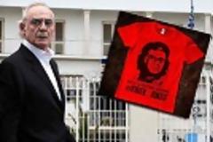 Free Akis τώρα και σε...  t-shirts