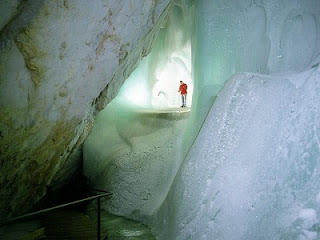 Δείτε την απίστευτης ομορφιάς σπηλιά από πάγο! - Φωτογραφία 1
