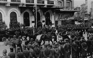 VIDEO: Σαν σήμερα το 1941 οι Γερμανοί εισέβαλαν στην Αθήνα - Φωτογραφία 1
