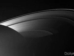 ΕΝΤΥΠΩΣΙΑΚΟ VIDEO: Eικόνες της NASA από τον πλανήτη Κρόνο - Φωτογραφία 1