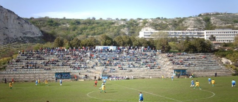 Τα 10 πιο παράξενα γήπεδα - Φωτογραφία 8