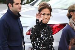 ΔΕΙΤΕ: Ξεχειλίζουν οι καμπύλες της Jennifer Lopez