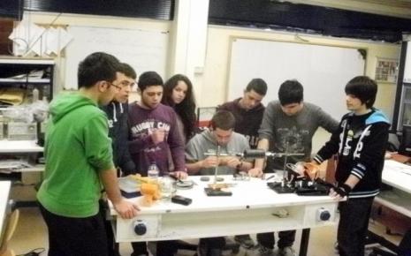 Mαθητές από τη Μυτιλήνη έφτιαξαν δορυφόρο! - Φωτογραφία 1
