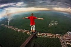 Εσύ έχεις τα κότσια να ανέβεις εκεί πάνω;