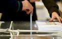 Οι απόδημοι Έλληνες θέλουν να ψηφίσουν αλλά δε μπορούν