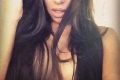 Ποια πασίγνωστη σεξοβόμβα τα πέταξε όλα στο twitter; (Photos)