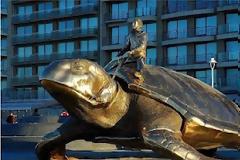 Τα πιο κουφά και χωρίς νόημα αγάλματα που έχετε δει ποτέ!