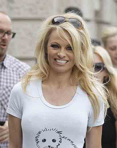 Πως έγινε έτσι η Pamela Anderson? (Photos) - Φωτογραφία 2