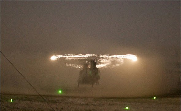 Ελικόπτερο προσφέρει απίστευτο θέαμα λόγω σκόνης - Φωτογραφία 5