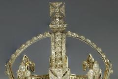 Tα πιο πολύτιμα και σπάνια κοσμήματα της βασίλισσας σε μία έκθεση!