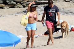 Ε. ΜΕΝΕΓΑΚΗ: Δείτε τη... χωρίς ρετούς στην παραλία!