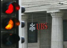 UBS: Πιθανό να μην καταβληθεί μία δόση στην Ελλάδα - Φωτογραφία 1