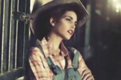 Αγνώριστη η Σόφη των ”Βασιλιάδων” Ευγενία Τσαούση! [φωτο]