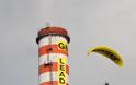 Ακτιβιστής της Greenpeace εισήλθε με αλεξίπτωτο πλαγιάς σε πυρηνικό σταθμό - Φωτογραφία 2