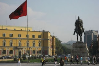 Οδηγείται προς τον τουρκισμό η Αλβανία - Φωτογραφία 1
