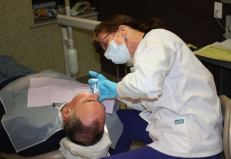ΑΠΙΣΤΕΥΤΟ: Οδοντίατρος νάρκωσε τον πρώην της και του ξερίζωσε όλα τα δόντια! - Φωτογραφία 1