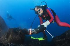 Γλυπτά από καυτή λάβα στα βάθη του ωκεανού!