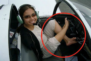 Η πρώτη κοπέλα ..ΧΩΡΙΣ ΧΕΡΙΑ που γίνεται πιλότος! - Φωτογραφία 1
