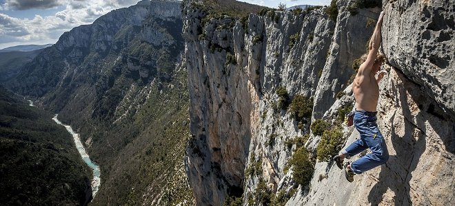 ΑΠΙΣΤΕΥΤΟ: Σκαρφάλωσε σε απόκρημνο βράχο 155 μέτρων με γυμνά χέρια - Φωτογραφία 1