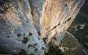 ΑΠΙΣΤΕΥΤΟ: Σκαρφάλωσε σε απόκρημνο βράχο 155 μέτρων με γυμνά χέρια - Φωτογραφία 4