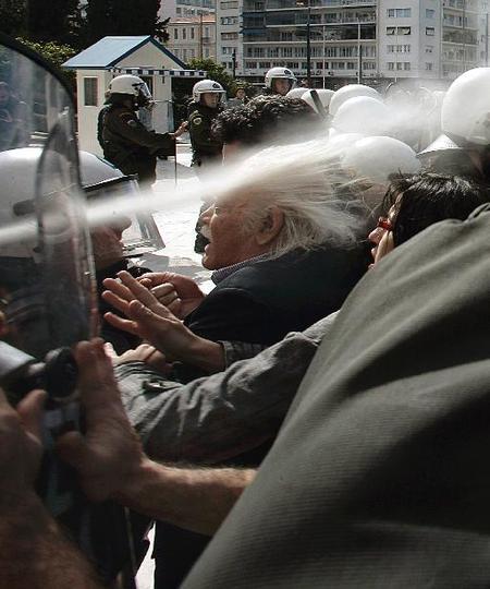 Έλεος κ. Καζάκη! Έκτακτο πρωτομαγιάτικο στρατοδικείο από τον Δ.Καζάκη στον πρώτο παρτιζάνο της Ευρώπης... - Φωτογραφία 5