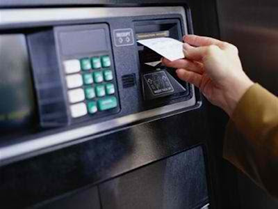 Η Εθνική Τράπεζα ακυρώνει κάρτες ΑΤΜ οφειλετών της - Φωτογραφία 1
