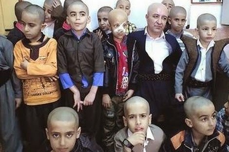 Δάσκαλος από το Ιράν ξύρισε το κεφάλι του για να συμπαρασταθεί σε μαθητή του [photos] - Φωτογραφία 1