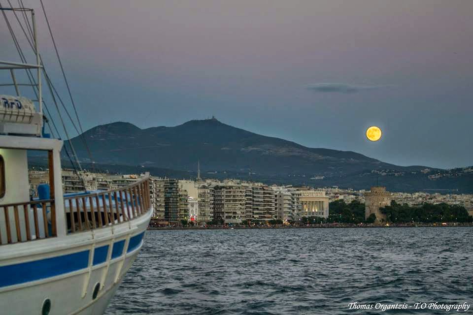 Η εντυπωσιακή πανσέληνος που μάγεψε όλη την Ελλάδα [photos] - Φωτογραφία 5