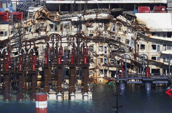 Για παλιοσίδερα το Costa Concordia! Ξεκίνησε η ανέλκυση - Φωτογραφία 2