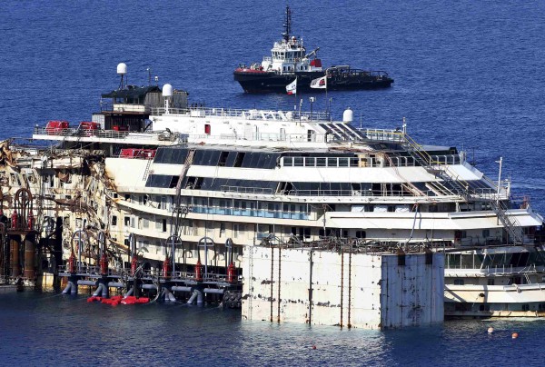 Για παλιοσίδερα το Costa Concordia! Ξεκίνησε η ανέλκυση - Φωτογραφία 4