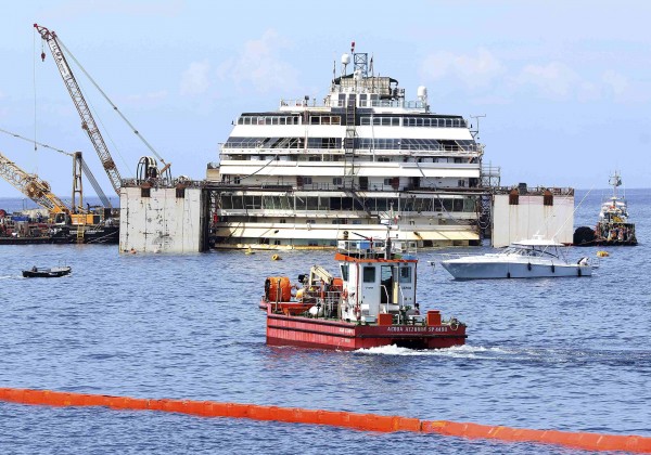 Για παλιοσίδερα το Costa Concordia! Ξεκίνησε η ανέλκυση - Φωτογραφία 5