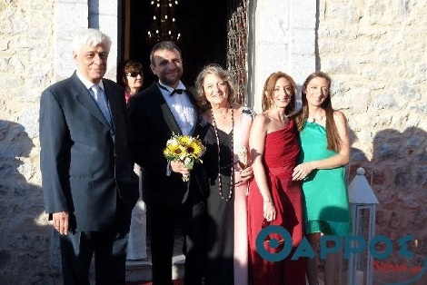 Η εντυπωσιακή εμφάνιση Κώστα-Νατάσας Καραμανλή στο γάμο του γιου Παυλόπουλου - Φωτογραφία 11