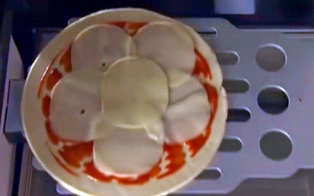 Πίτσα από μηχάνημα σε μόλις τρία λεπτά [video + photos] - Φωτογραφία 1