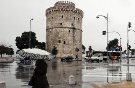 Πλημμύρισε η παραλιακή της Θεσσαλονίκης - Κατάστημα γέμισε νερά - 100 κλήσεις στην πυροσβεστική και αλλαγές πτήσεων λόγω της καταιγίδας [video + photos] - Φωτογραφία 1