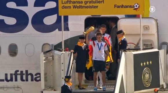 Γύρισε... σπίτι της! Η επιστροφή της Παγκόσμιας πρωταθλήτριας Γερμανίας [video + photos] - Φωτογραφία 13